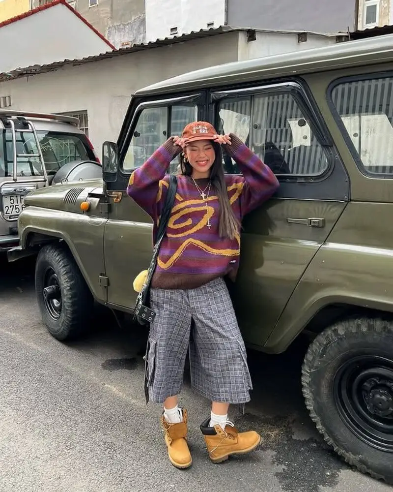 Abstract Knit Sweater with Plaid Cargo Shorts