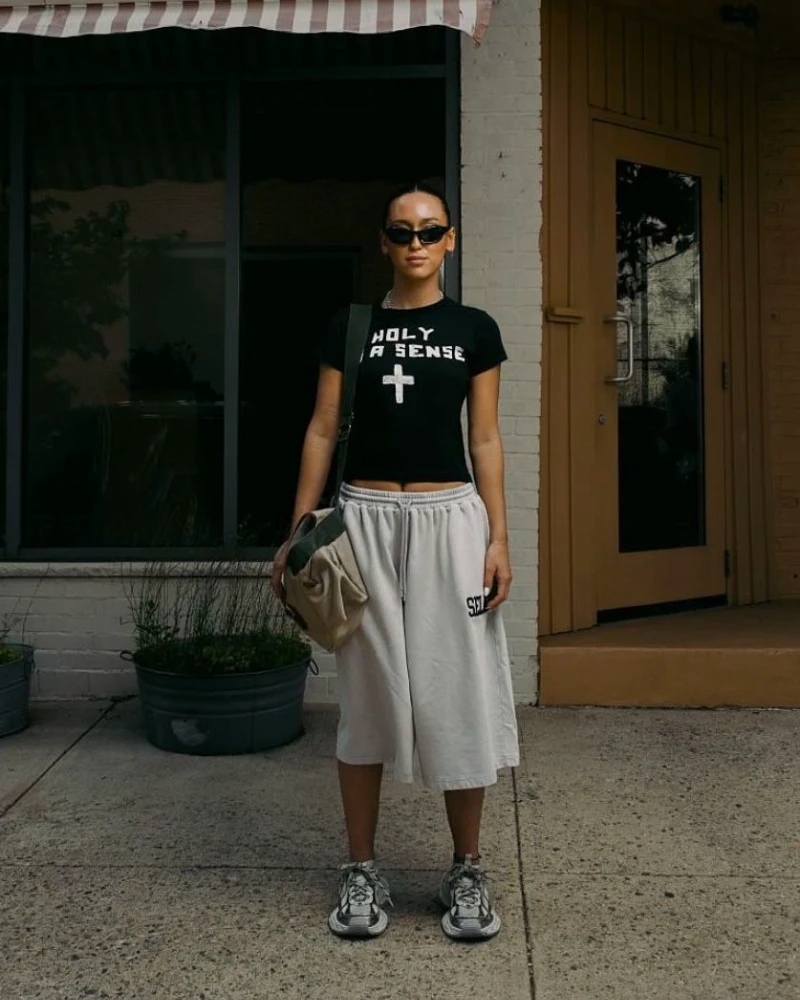 Black Fitted Graphic Baby Tee and Wide-Leg Grey Sweat Culottes with Chunky Sneakers