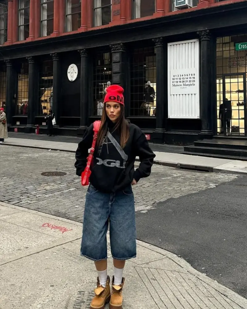 Black Graphic Sweatshirt + Denim Shorts + Timberlands Pull