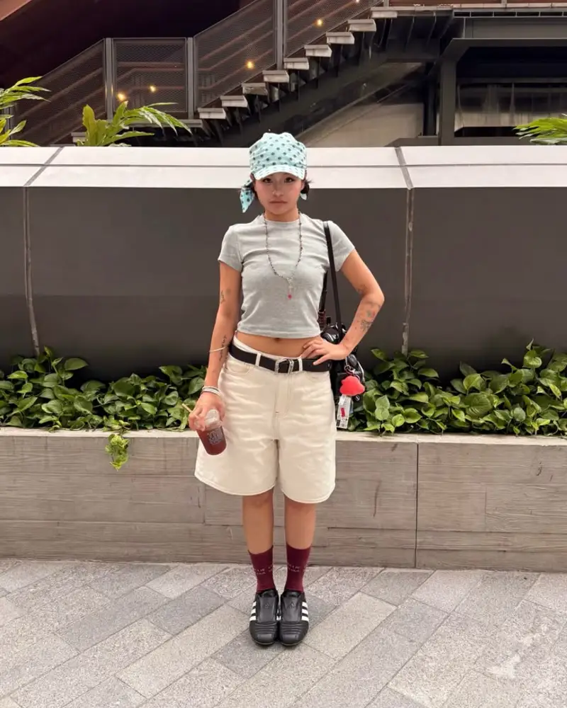 Grey Fitted Crop Tee and Cream Wide-Leg Denim Shorts with Slides