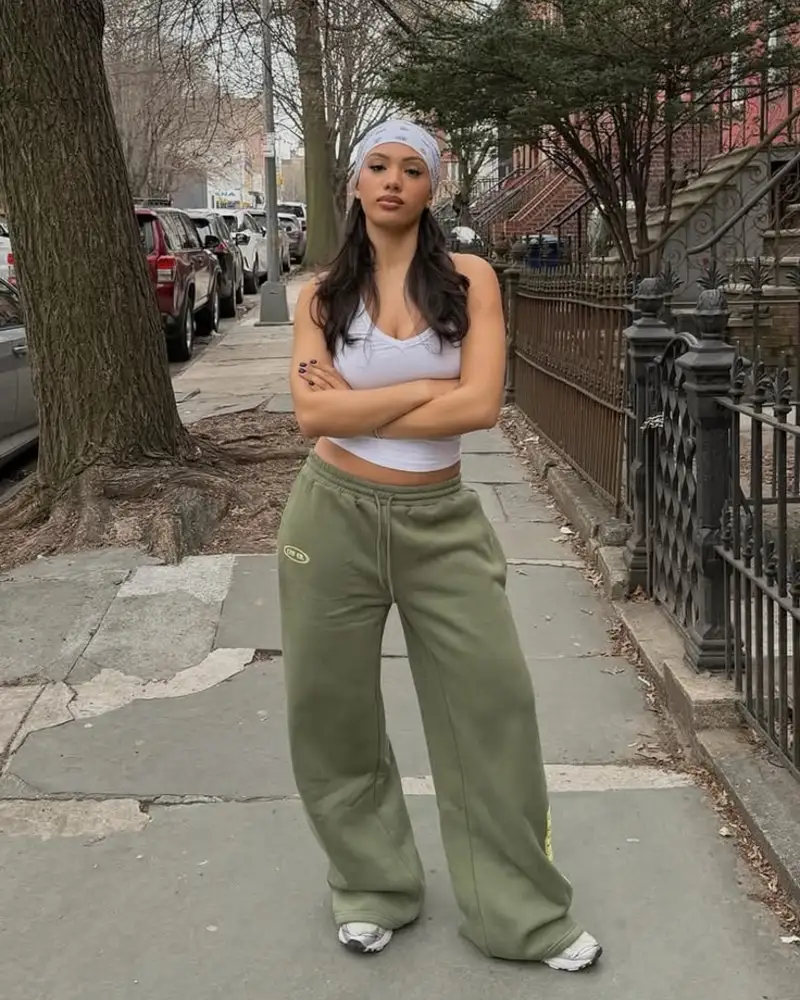 Olive Sweats and a White Tank Is the Two-Tone Formula That Always Lands