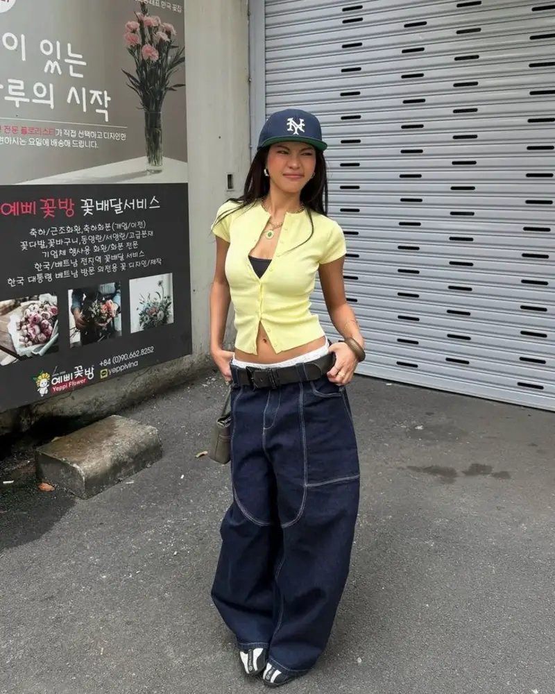 Yellow Crop, Baggy Jeans, NY Cap 