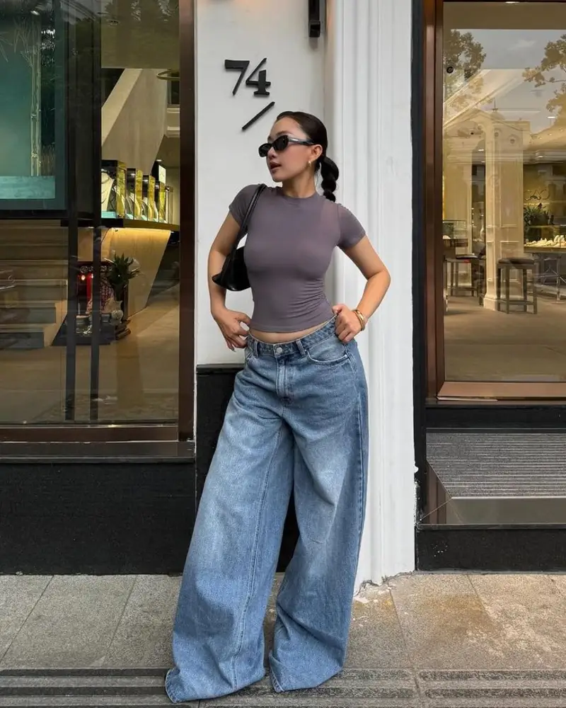 Baggy Jeans, Sleek Top