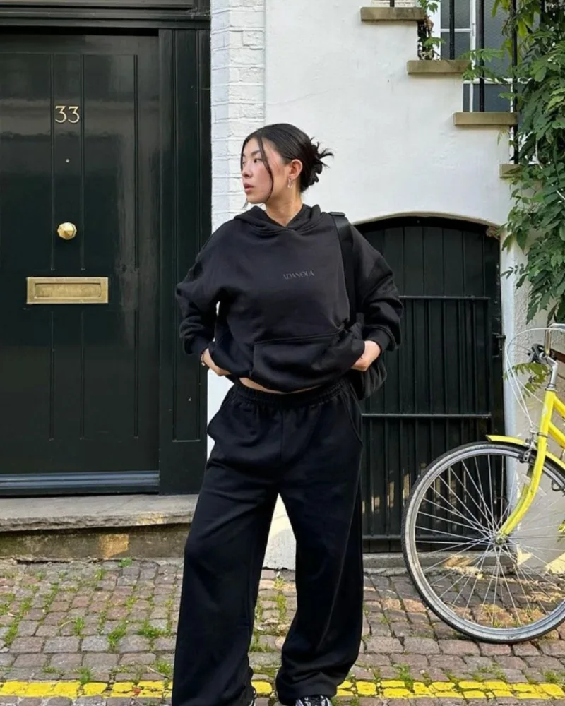 Cropped Hoodie With Wide-Leg Sweatpants