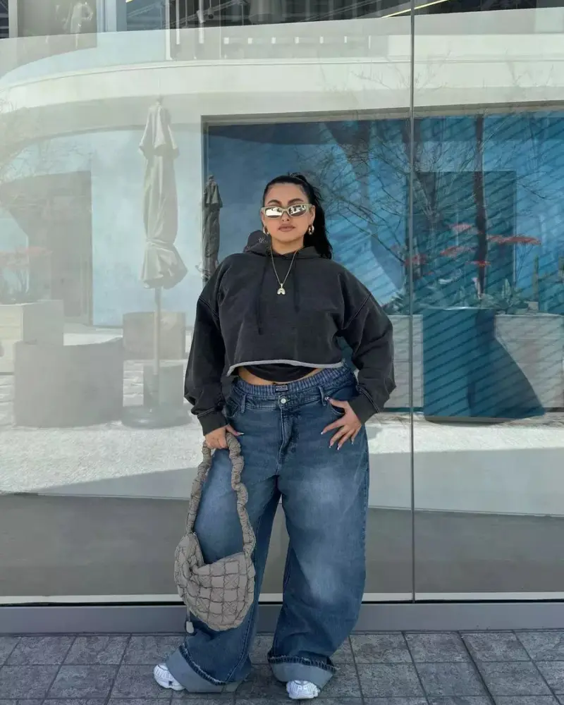 Cropped Hoodie and Wide-Leg Jeans 