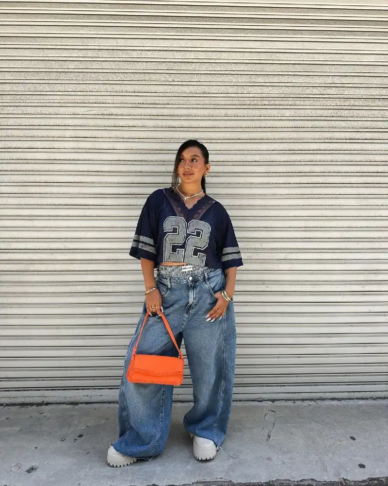  Cropped Jersey, Baggy Jeans, Big Contrast