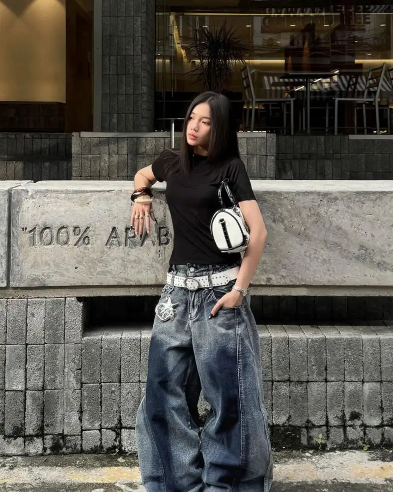 Fitted Black Tee & Statement-Wash Wide Jeans