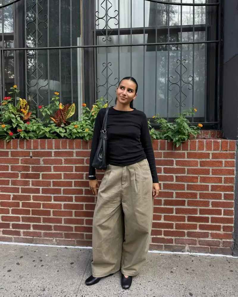 Fitted Black Top & Khaki Barrel Trousers