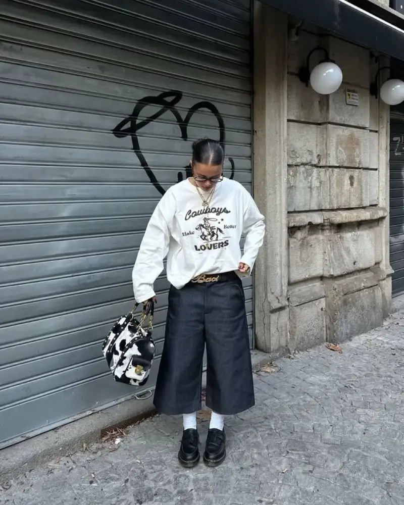 Graphic Sweatshirt, Dark Denim Culottes