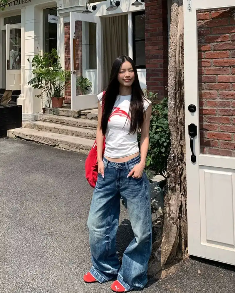 Graphic Tank + Baggy Jeans + Colored Sneakers