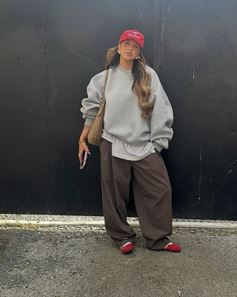 Oversized Sweatshirt, Brown Trousers