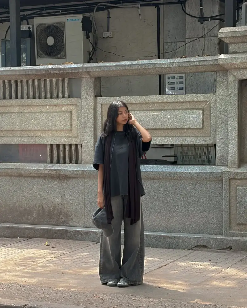 Oversized Tee & Wide-Leg Jeans