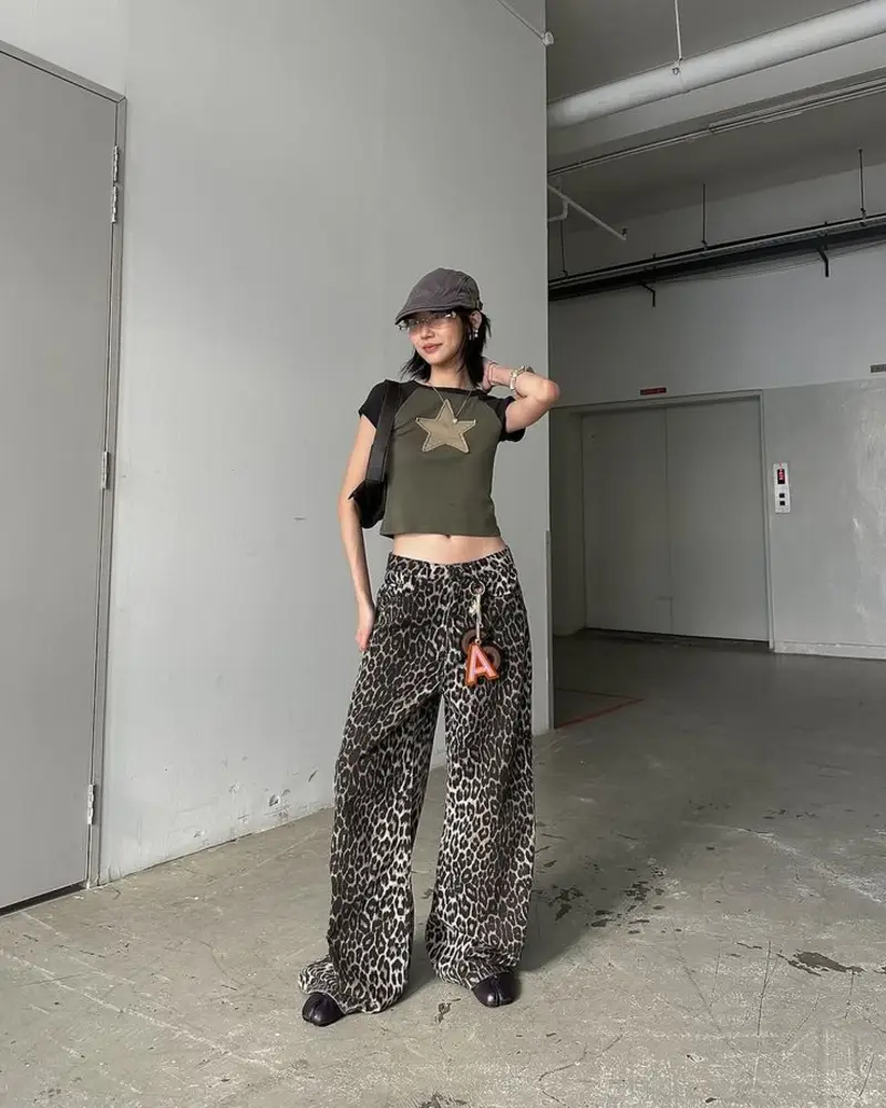 Star Graphic Crop Tee & Leopard Wide-Leg Pants