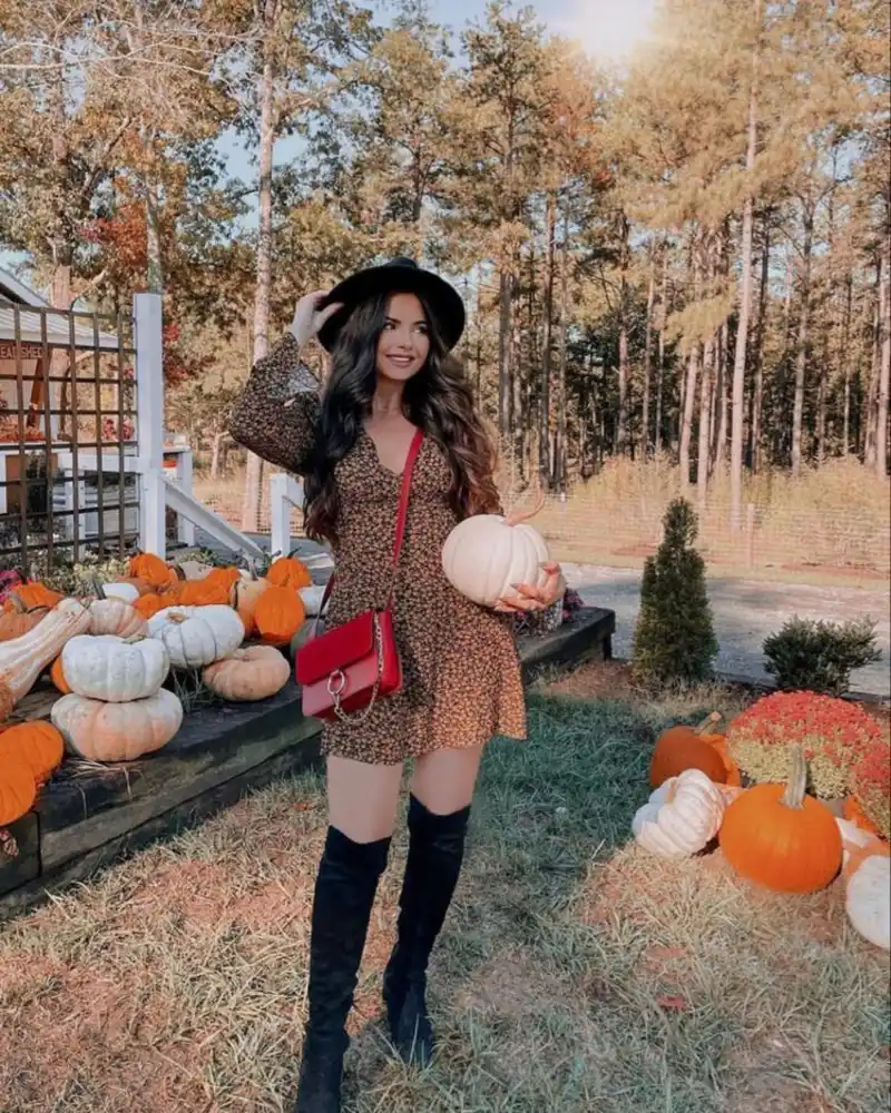 Floral Mini Dress with Wide-Brim Hat