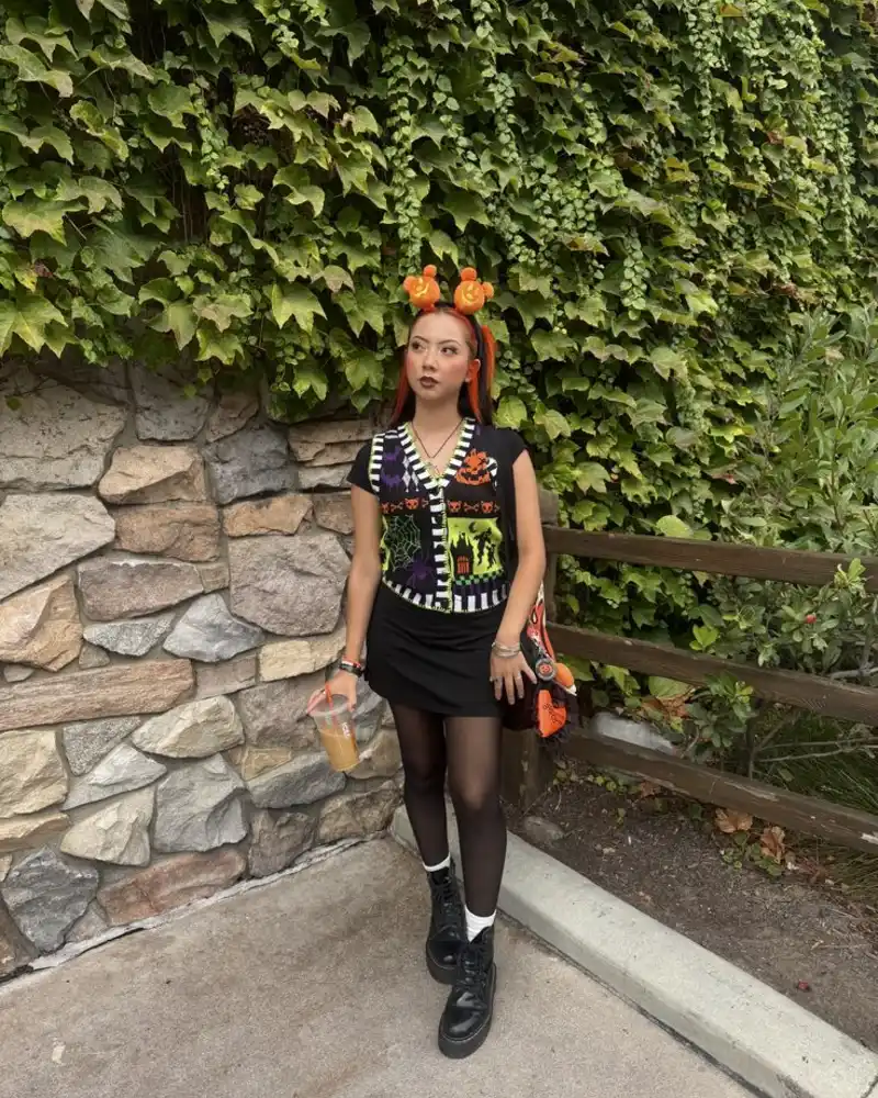 Halloween Cardigan Look