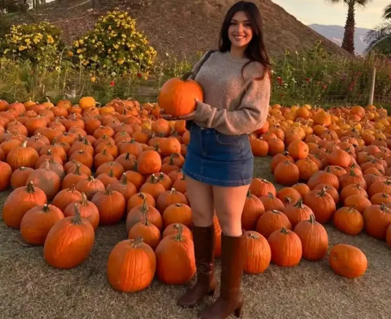 Pumpkin Patch Festival Outfits for Women Who Want Low Effort, High Style This Fall Season
