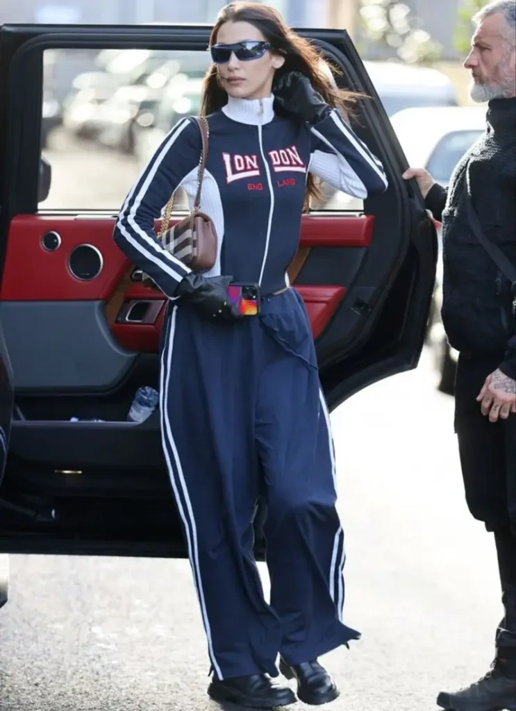  Retro Tracksuit With a Fitted Turtleneck