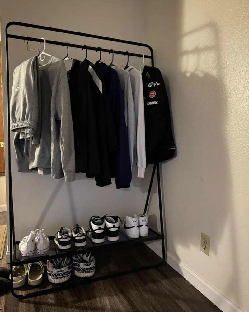 The Gap Between the Feed and the Closet