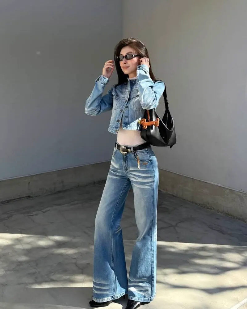  Cropped Denim Jacket With Low-Rise Flared Jeans