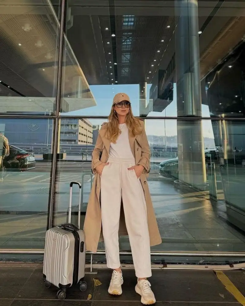 How Do You Choose the Best Airport Outfit for a Long Flight