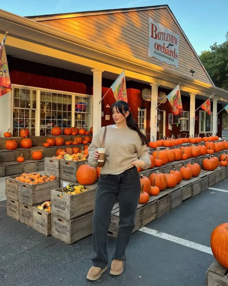 Let Earth Tones Connect the Outfit to the Setting
