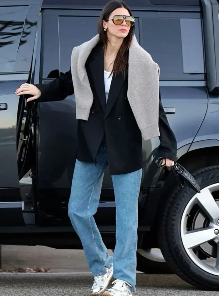 Oversized Black Blazer With a White Top and Straight-Leg Jeans