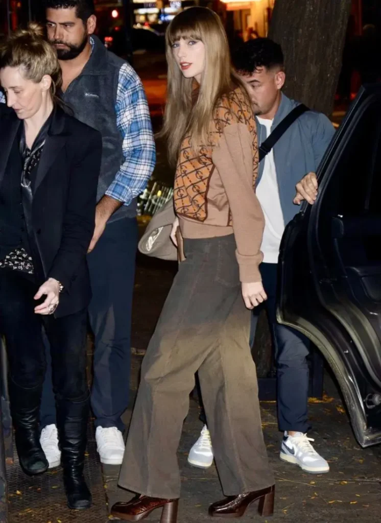 Patterned Camel Sweater With Wide Leg Trousers