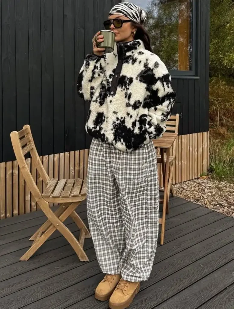 Printed Fleece With Plaid Trousers