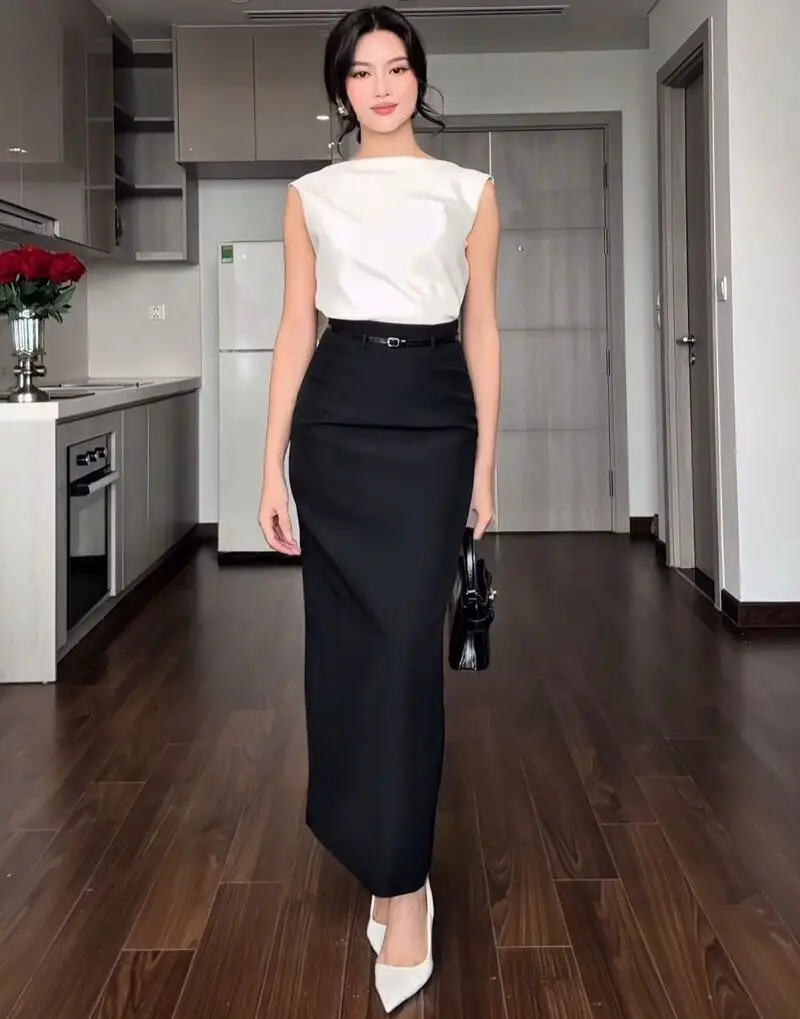 Sleeveless Blouse With a Pencil Skirt