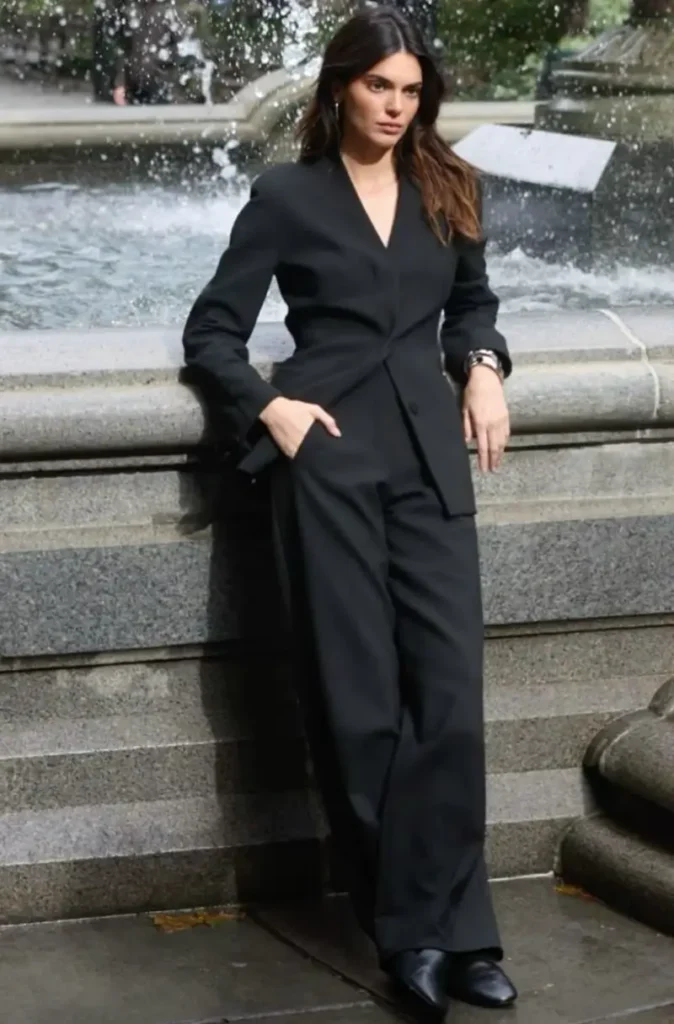 Structured Black Jacket With Wide-Leg Trousers