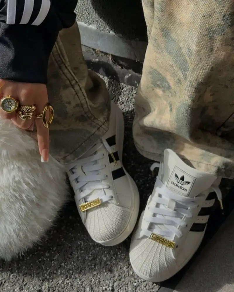 Use Shoes and Accessories to Guide the Outfit