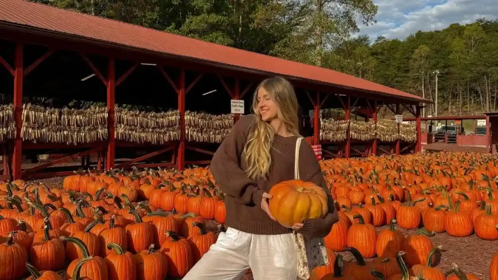 Why Earth-Tone Streetwear Outfits Win at the Pumpkin Patch Every Single Time