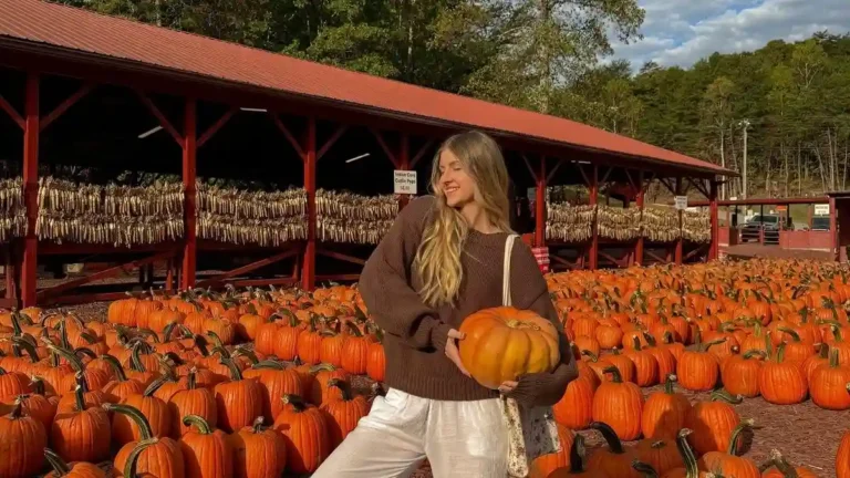 Why Earth-Tone Streetwear Outfits Win at the Pumpkin Patch Every Single Time