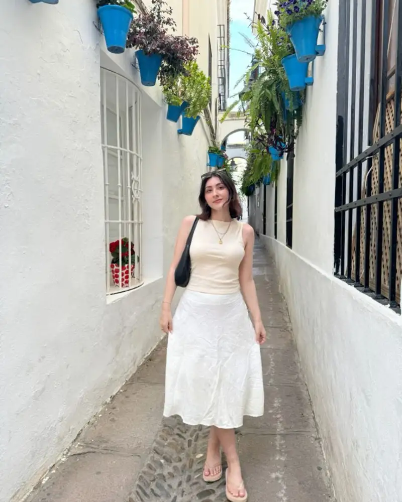 Cream and White Make a Simple Summer Pairing